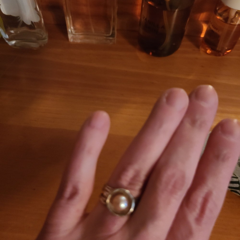 Elegant Silver Pearl Ring